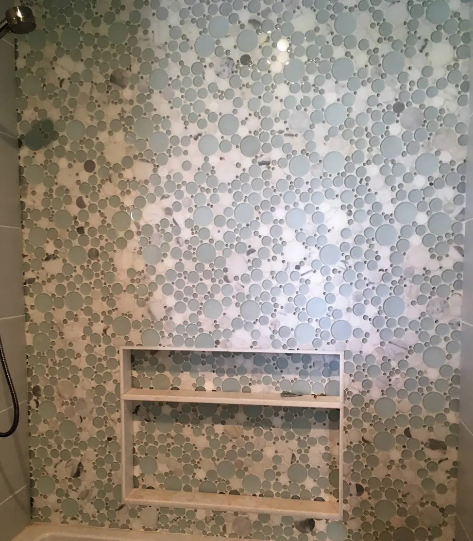 Glass bubble mosaic tub surround with marble